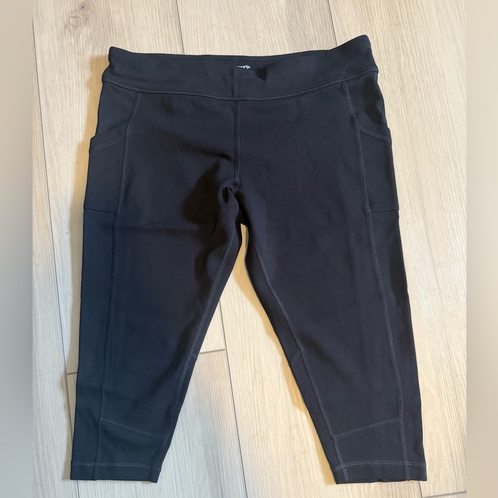 Cariloha Women's Black Capri Leggings with Pockets